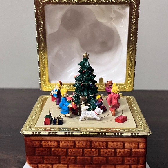 Mr. Christmas Santa in Chimney Porcelain Wind-Up Music Box Animated Scene Sankyo - Picture 9 of 12